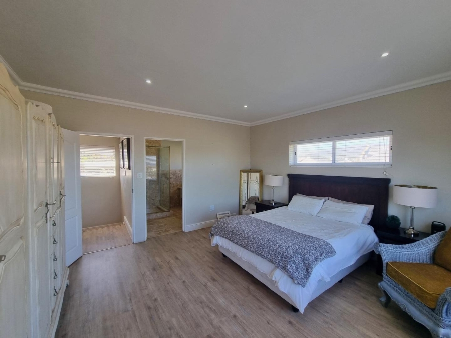 5 Bedroom Property for Sale in Sandbaai Western Cape